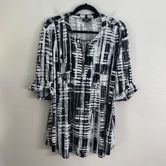 Cocomo Woman Plus 3X Black White Stretch Tunic Top Zipper Accent Roll Tab Sleeve - Picture 6 of 9